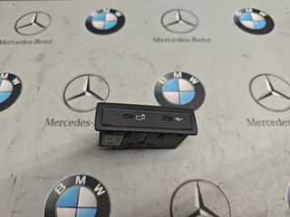 разъем AUX / USB Mercedes-Benz GLC-Класс X253 [рестайлинг] 2020, 2.0 л., M264.920, бензин, полный привод, правый руль, A1678201302