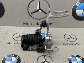 петля крышки багажника Mercedes-Benz C-Класс W205 [рестайлинг] 2020, 2.0 л., M264.920, бензин, кабриолет, задний привод, A2057580104