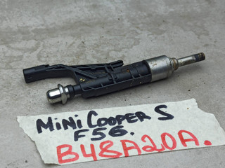 форсунка Mini Cooper S 3 поколение F56 2015, 2.0 л., B48 A20 A, бензин, 7639990