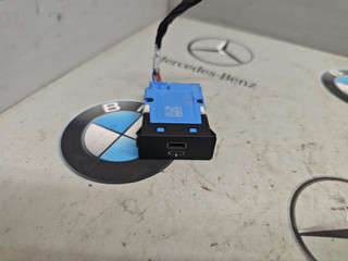 разъем AUX / USB BMW X5 G05 [рестайлинг] 2023, 3.0 л., бензин, c4p, полный привод, 5A84164