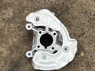 кулак поворотный правый BMW i3 L01 2015, 6852160