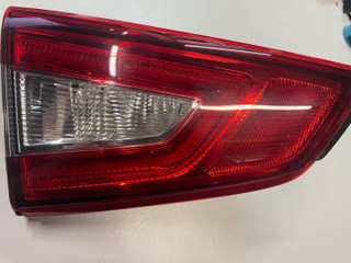 фонарь крышки багажника левый Nissan Qashqai 2 поколение 2015, 2.0 л., MR20DD, бензин, АКПП, внедорожник 5 дв., передний привод