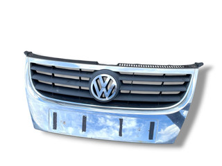 решетка радиатора Volkswagen Touran 1 поколение [рестайлинг] 2010, 1.9 л., BXE, дизель, 6МКПП, mountain grey, минивэн, передний привод, правый руль, 1T0853651D
