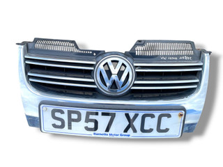 решетка радиатора Volkswagen Jetta 5 поколение 2007, 1.9 л., BXE, дизель, 5МКПП, седан, передний привод, правый руль, 1K5853651