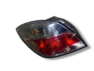 фонарь задний левый Opel Astra GTC H 2007, 1.9 л., Z19DTH, дизель, 6МКПП, lichtsilber / 163, хетчбэк 3 дв., передний привод, правый руль, 13252443, 93357459