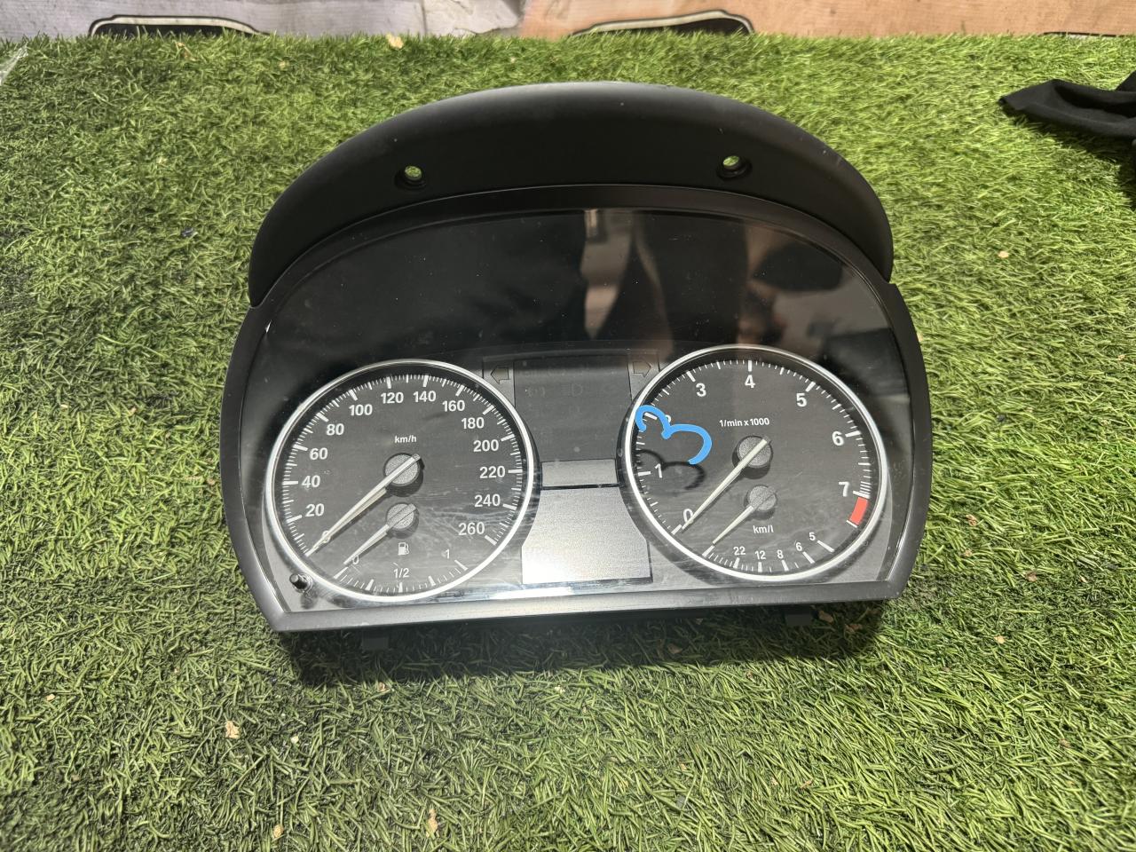 щиток приборов (приборная панель) BMW X1 E84 2011, 3.0 л., N52 B30 A, бензин, белый 300, внедорожник 5 дв., полный привод, правый руль, 62109242344 - фото №1