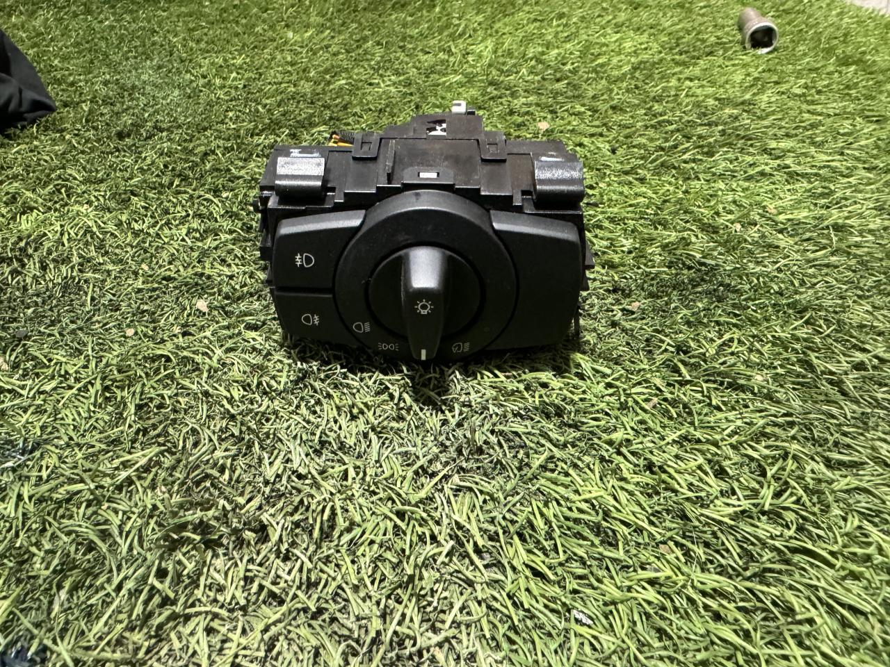 переключатель света BMW X1 E84 2011, 3.0 л., N52 B30 A, бензин, белый 300, внедорожник 5 дв., полный привод, правый руль, 61316932796 - фото №1