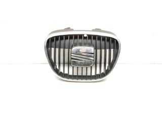 решетка радиатора SEAT Ibiza 3 поколение [рестайлинг] 2006, 1.4 л., i, BBZ, бензин, 5МКПП, rojo emocion / ls3h, хетчбэк 5 дв., передний привод, правый руль, 6L0853651