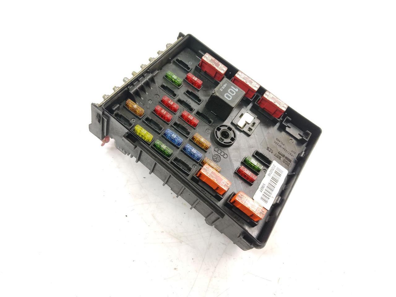 блок предохранителей Volkswagen Passat B6 2006, 2.0 л., TDi PD, BKP, дизель, робот, серый, универсал, передний привод, правый руль, 3C0937125 - фото №1