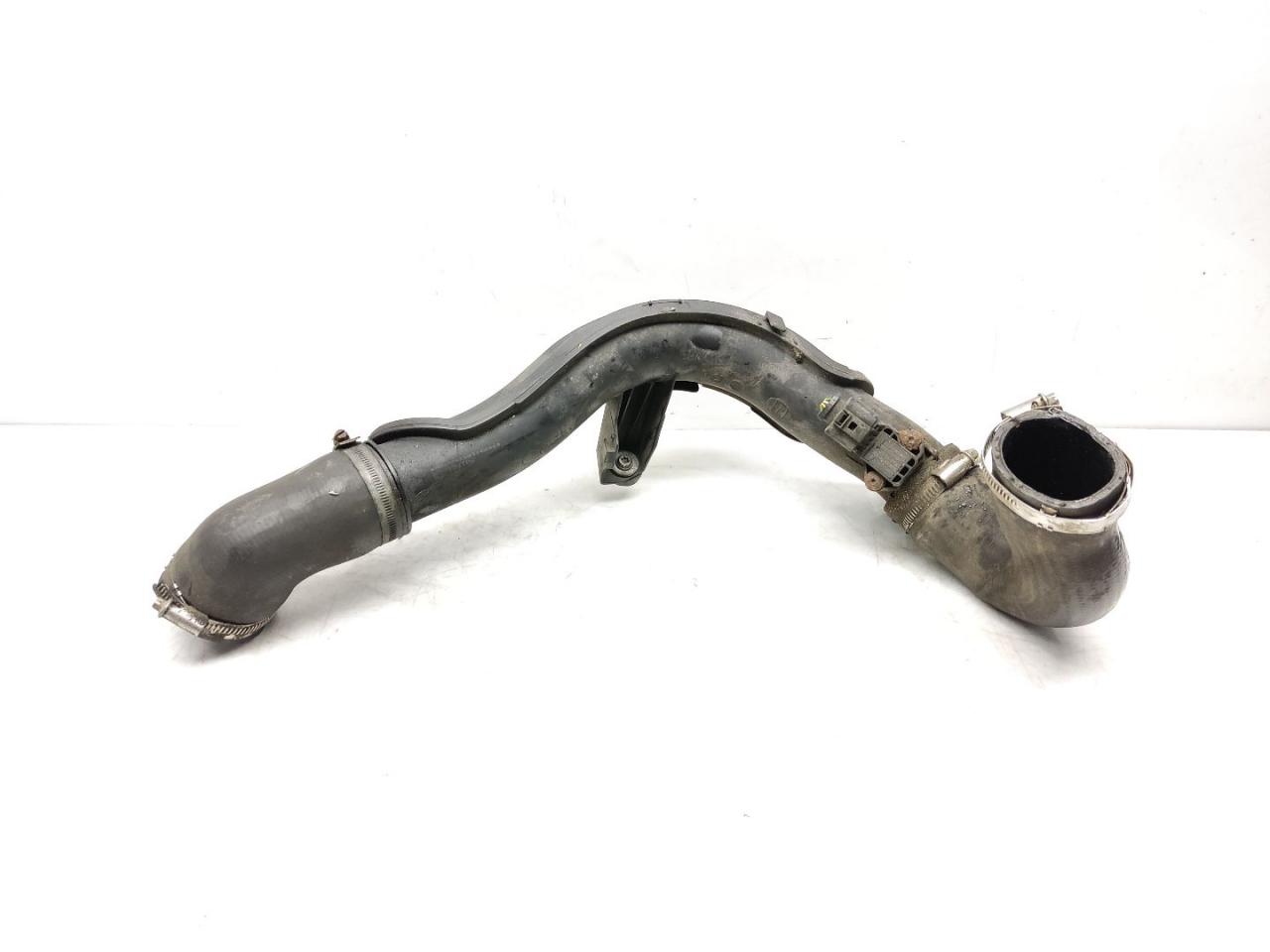 патрубок интеркулера SEAT Toledo 4 поколение KG 2014, 1.6 л., TDi, CAYC, дизель, 5МКПП, blanco bila / lf9e, лифтбэк, передний привод, правый руль, 03G906051E, 6R0145838, 6R0145770A - фото №1