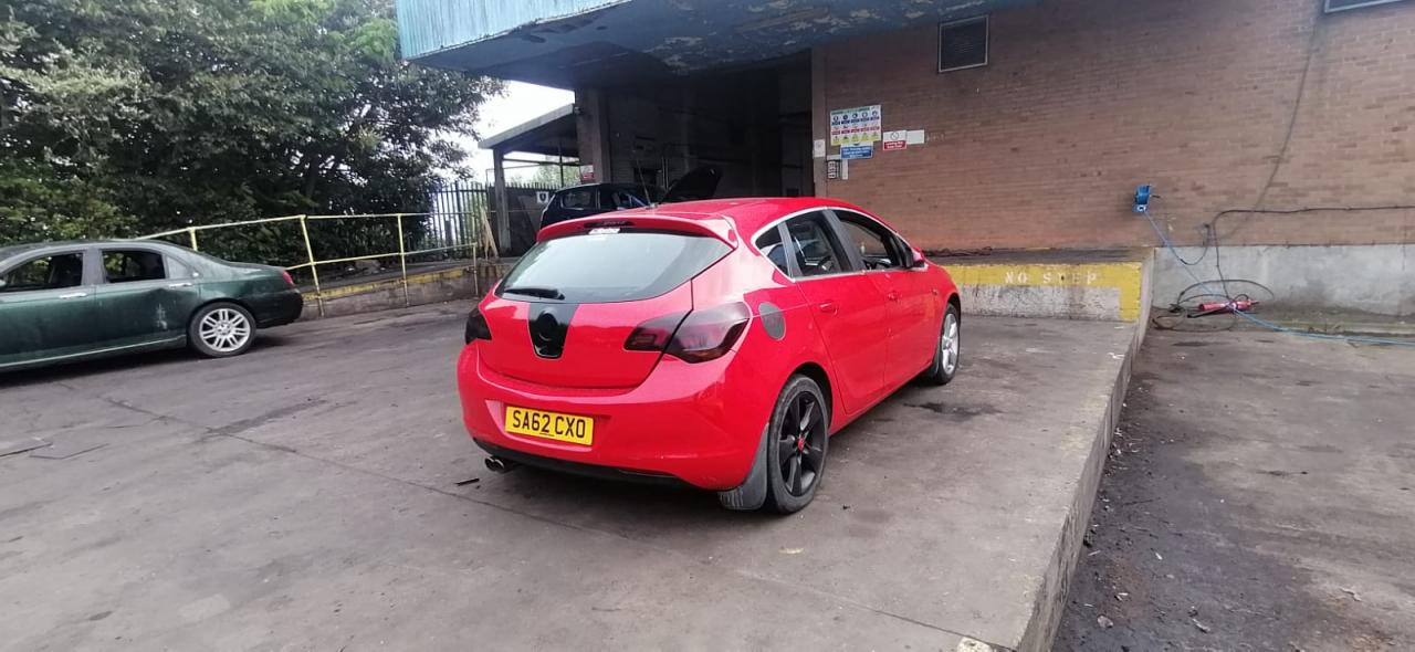 Opel Astra J 2012