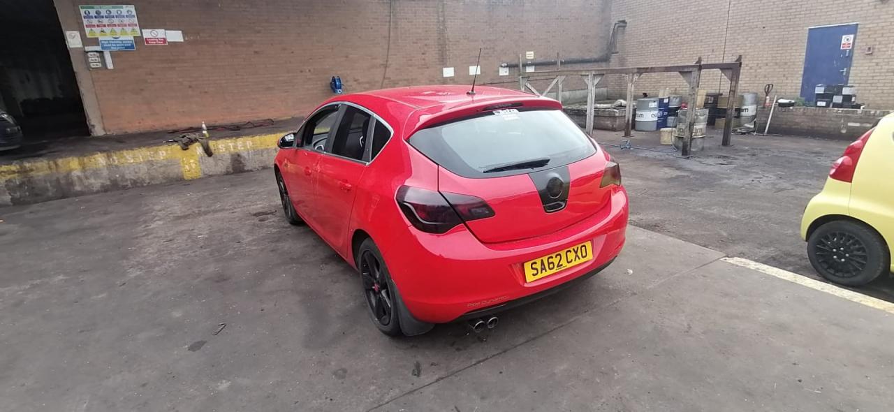 Opel Astra J 2012