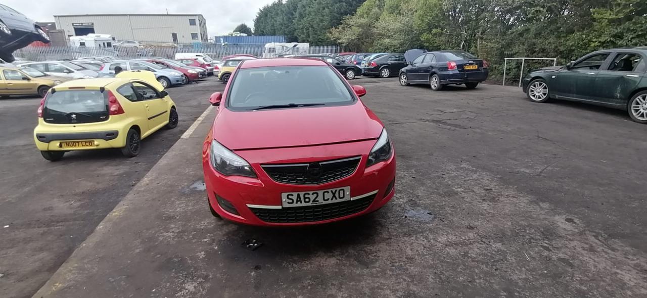 Opel Astra J 2012