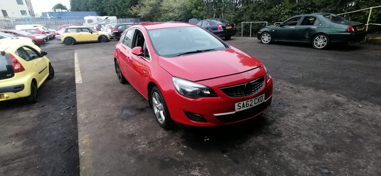 Opel Astra J 2012