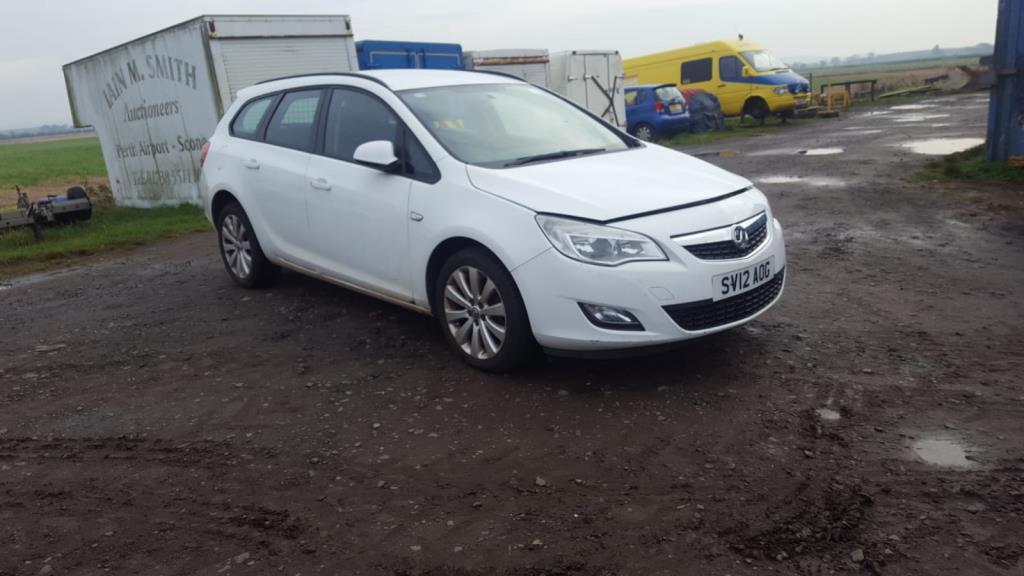 Opel Astra J 2011