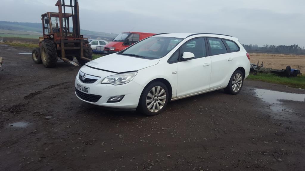 Opel Astra J 2011
