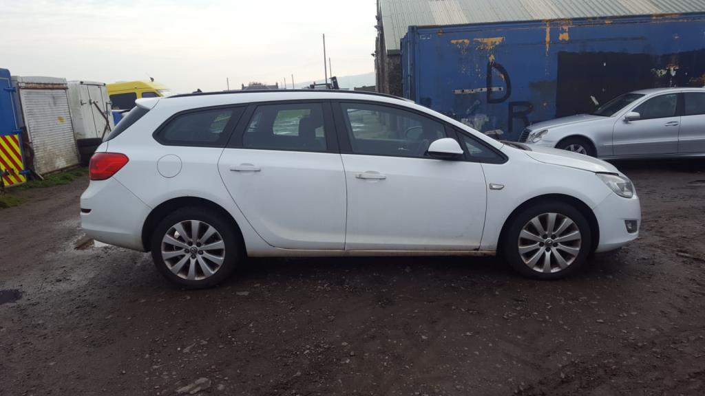 Opel Astra J 2011
