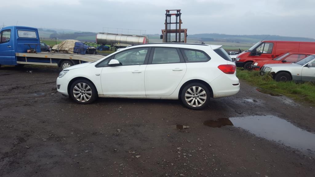 Opel Astra J 2011