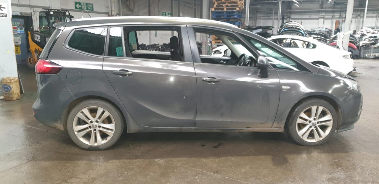 Opel Zafira 3  (C) 2013
