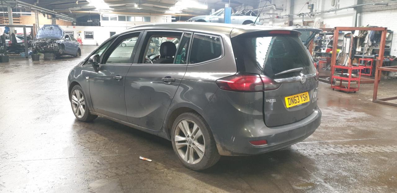 Opel Zafira 3  (C) 2013