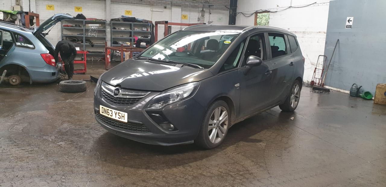 Opel Zafira 3  (C) 2013