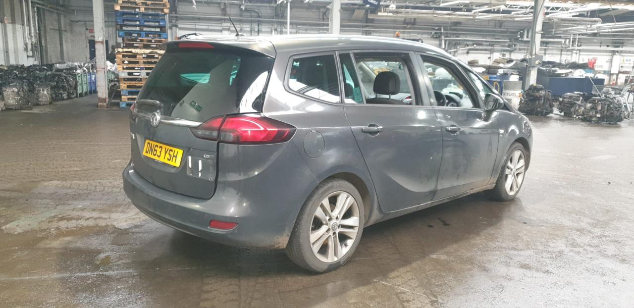 Opel Zafira 3  (C) 2013