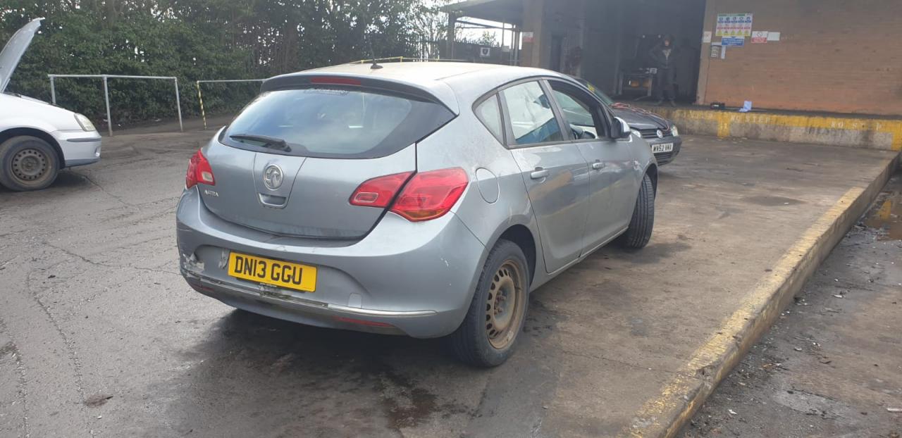 Opel Astra J рест. 2013
