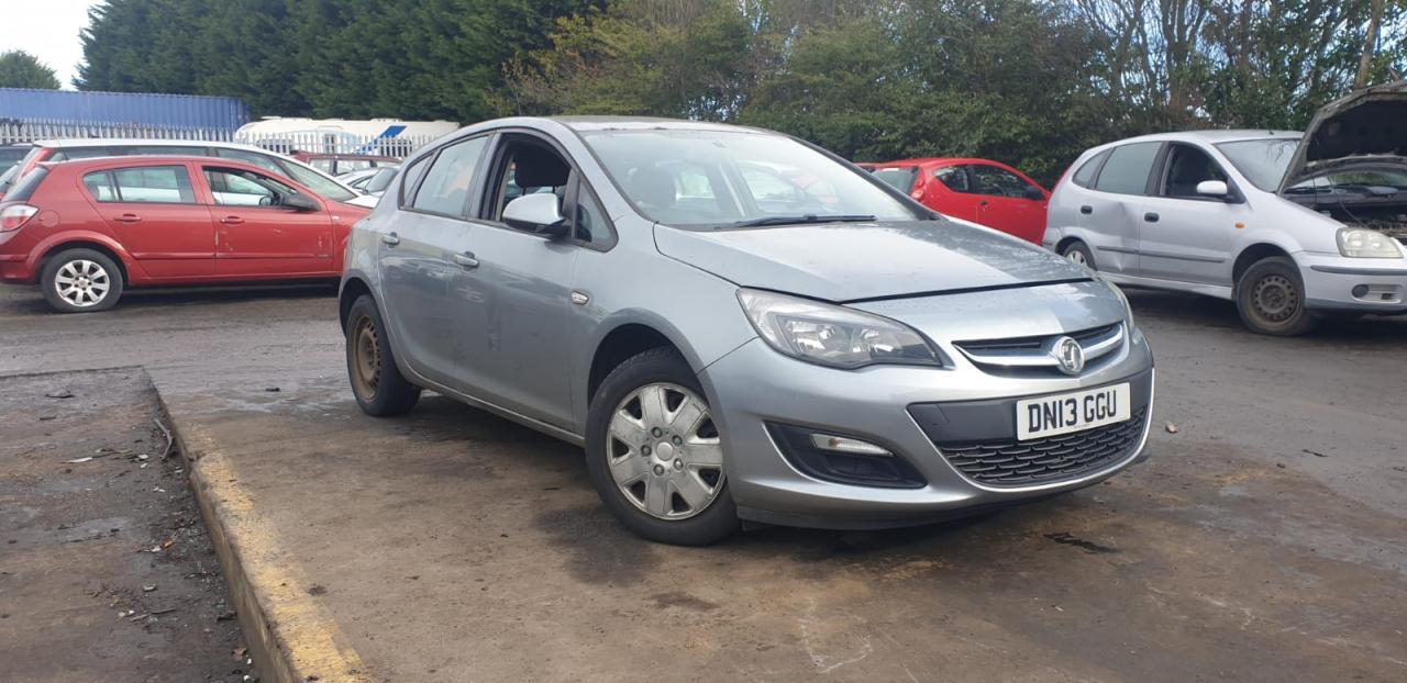 Opel Astra J рест. 2013