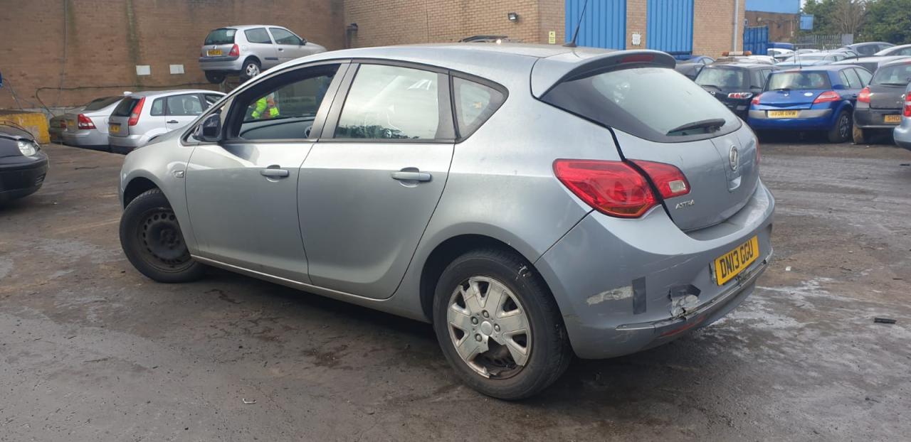 Opel Astra J рест. 2013