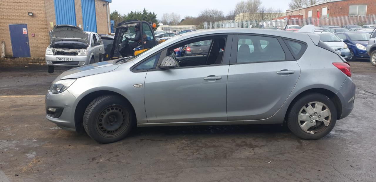 Opel Astra J рест. 2013