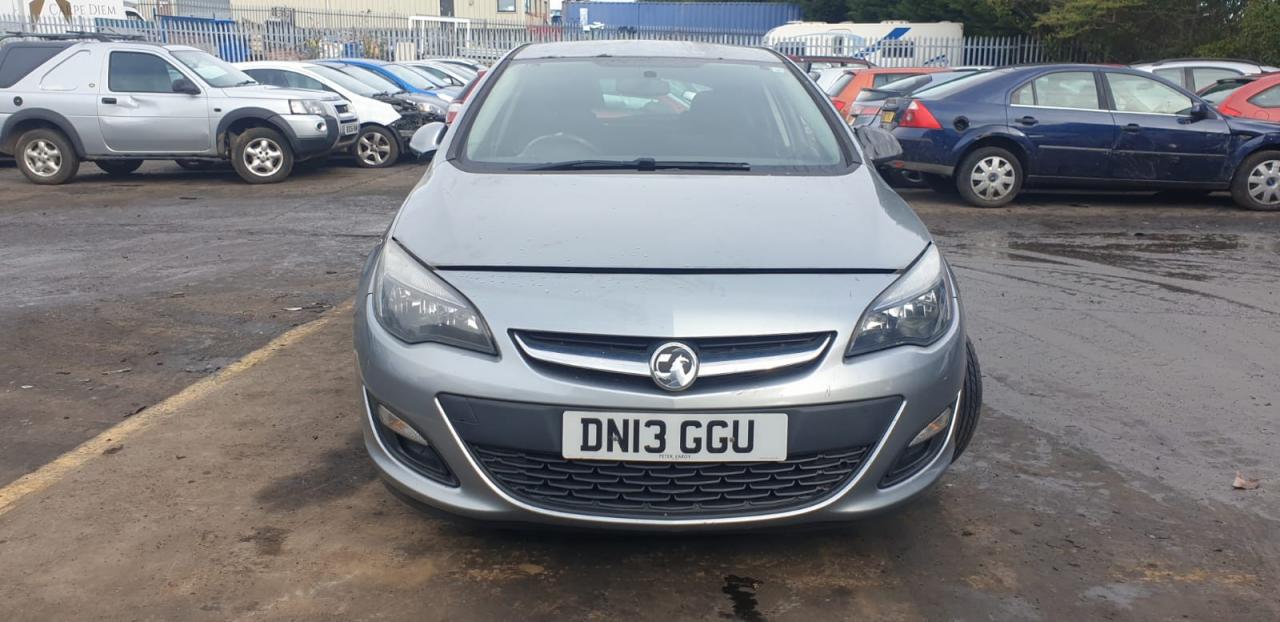 Opel Astra J рест. 2013