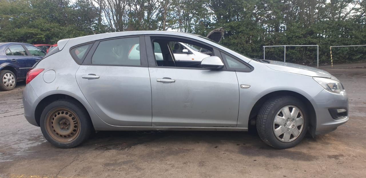 Opel Astra J рест. 2013