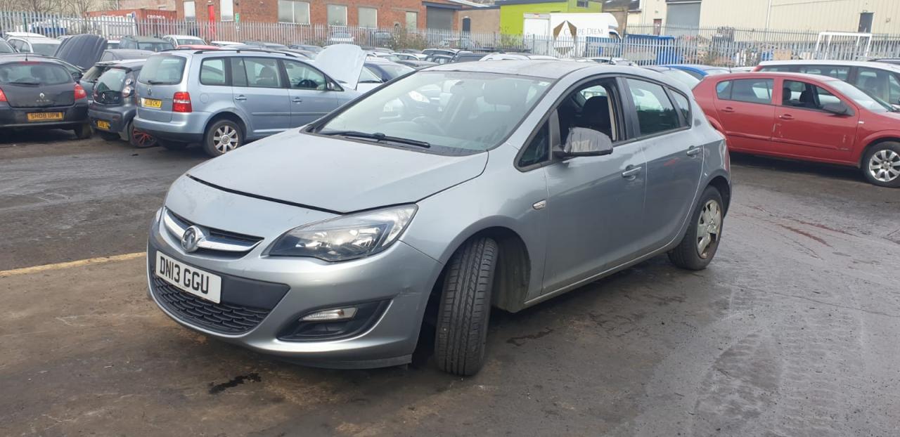 Opel Astra J рест. 2013