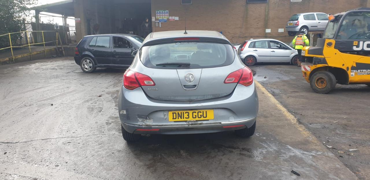 Opel Astra J рест. 2013