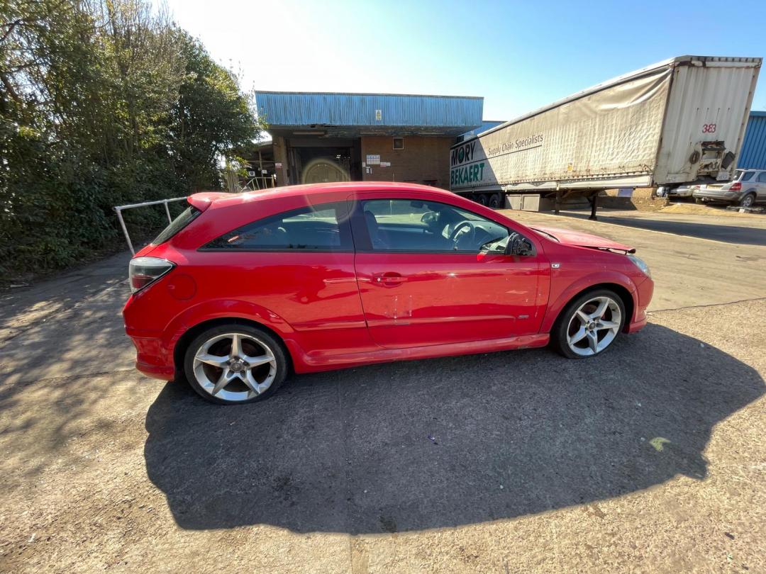 Opel Astra GTC H рест. 2009