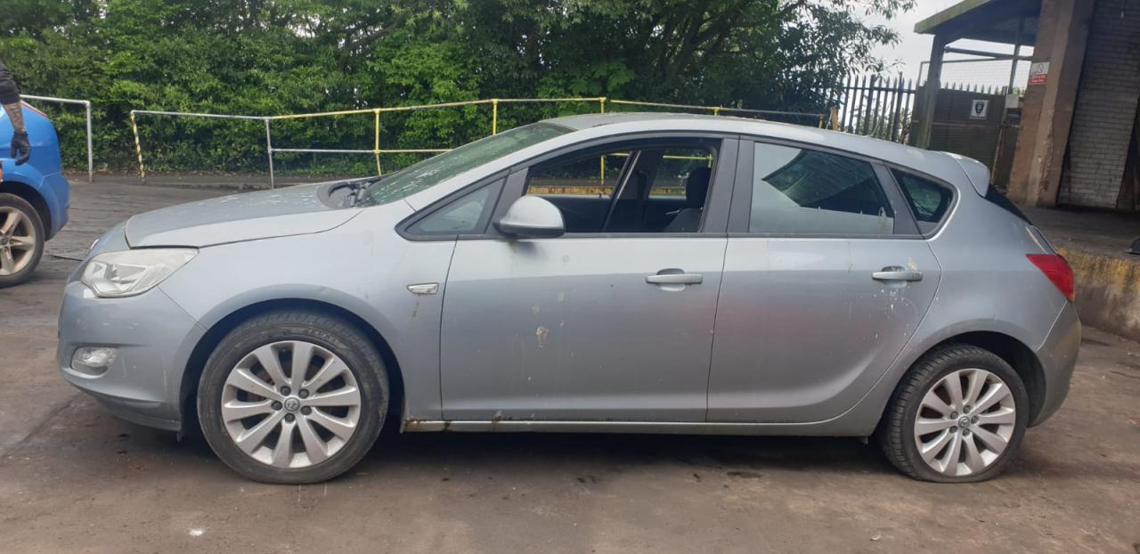 Opel Astra J 2010