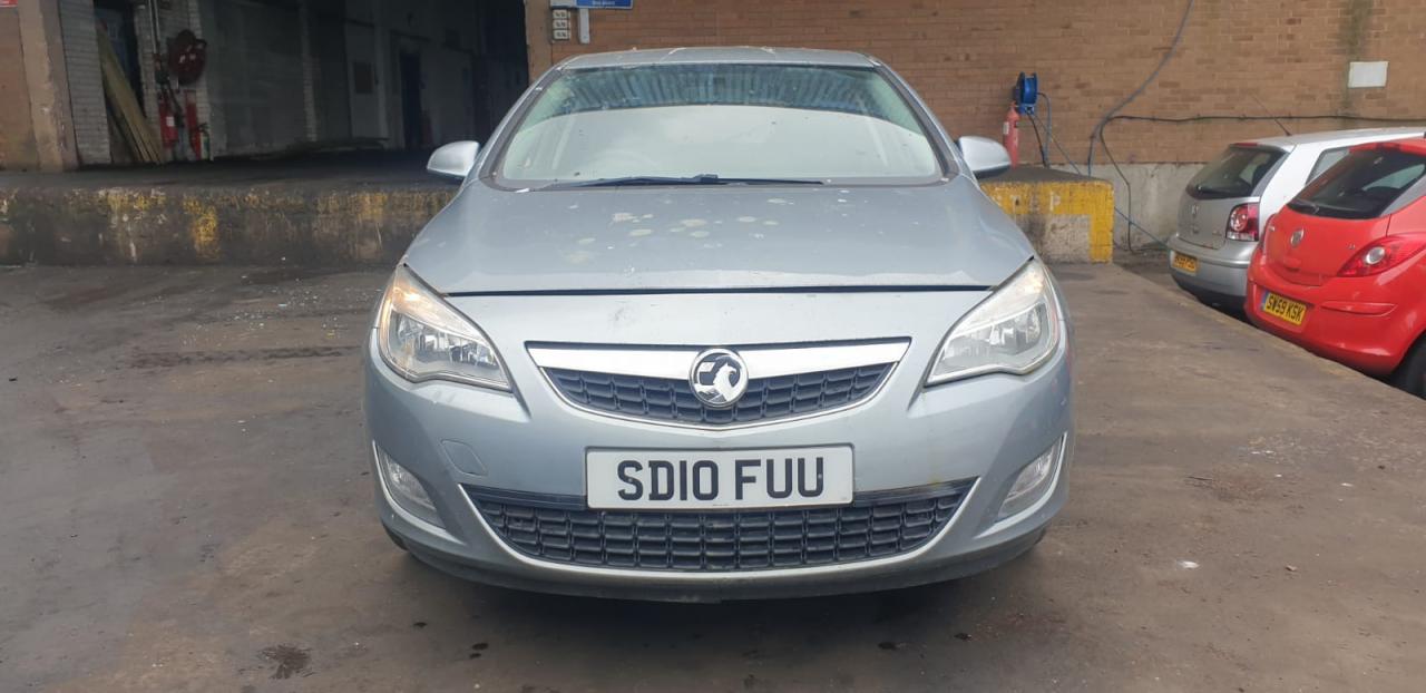 Opel Astra J 2010