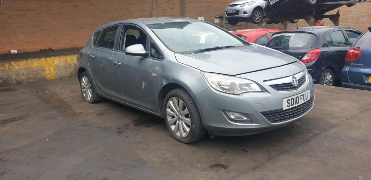 Opel Astra J 2010