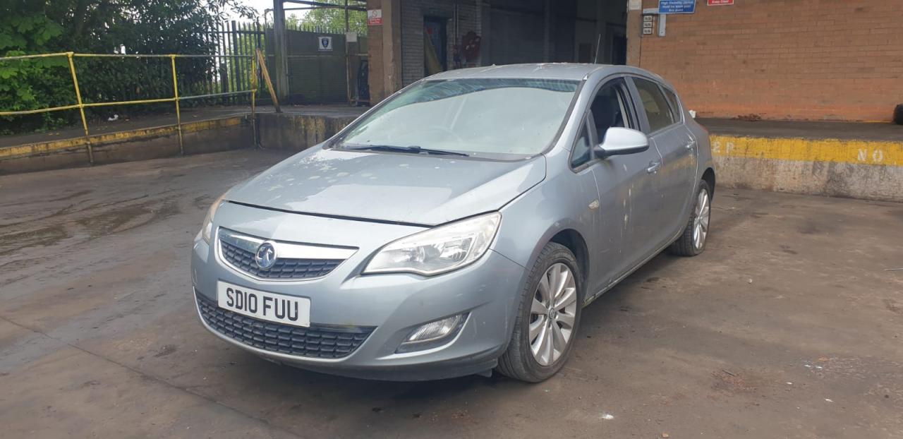 Opel Astra J 2010