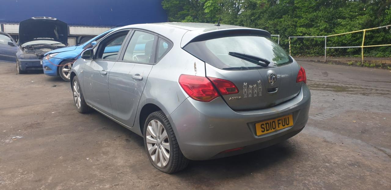 Opel Astra J 2010
