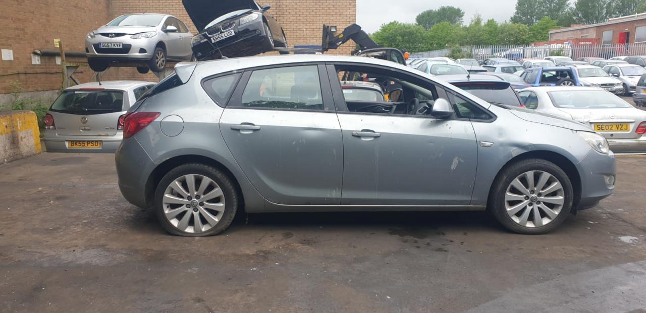 Opel Astra J 2010