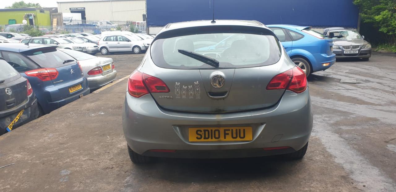 Opel Astra J 2010