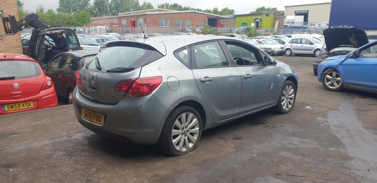 Opel Astra J 2010