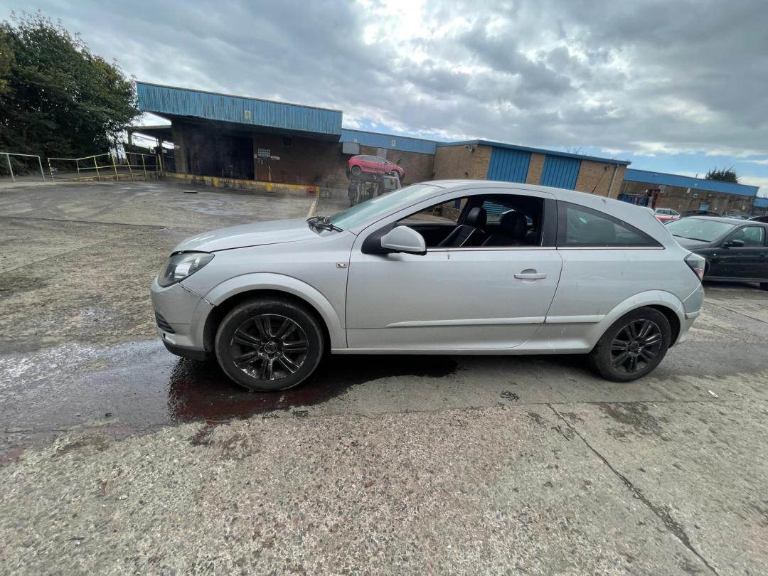Opel Astra GTC H рест. 2009