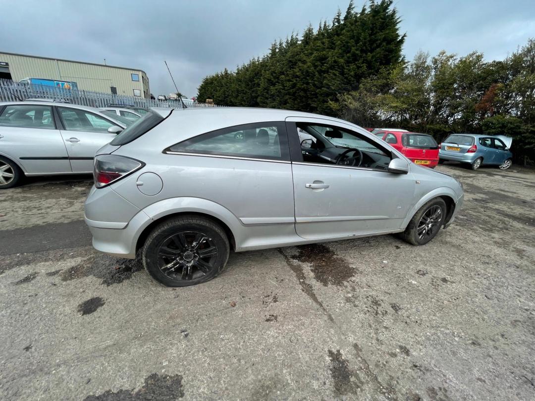 Opel Astra GTC H рест. 2009
