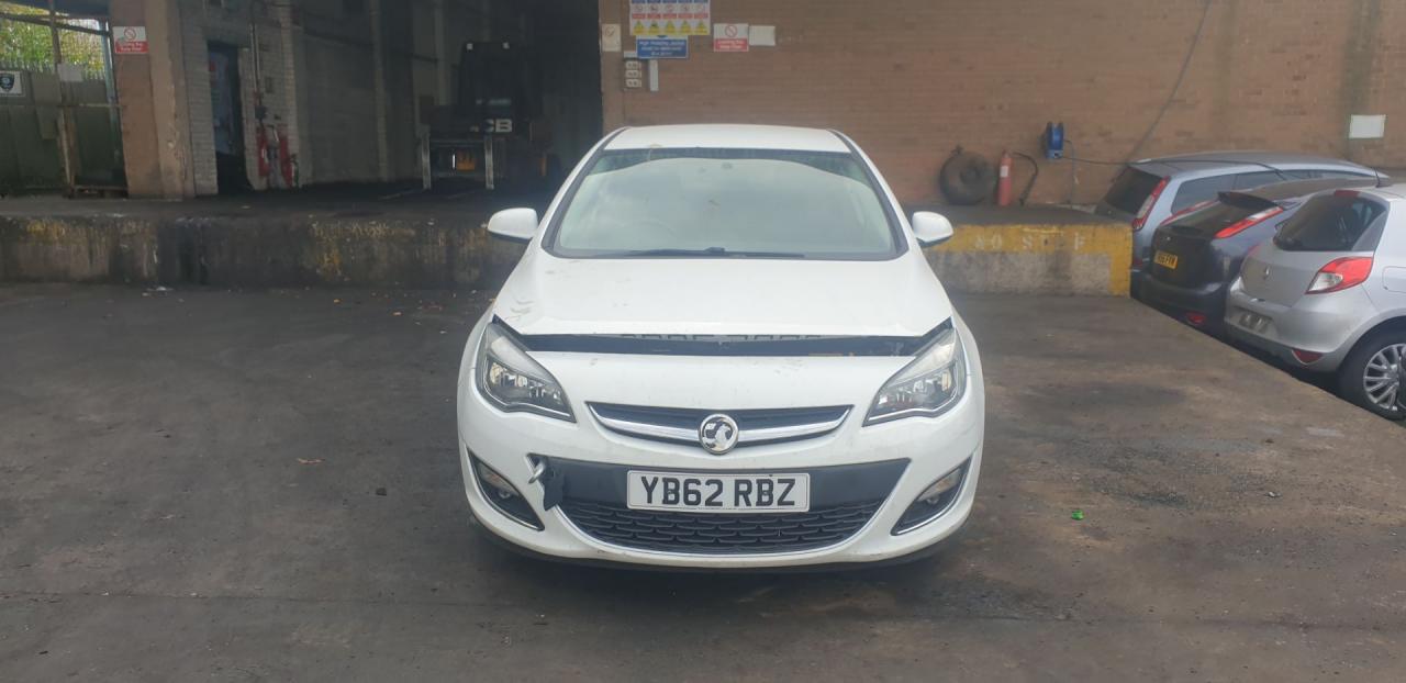 Opel Astra J рест. 2013