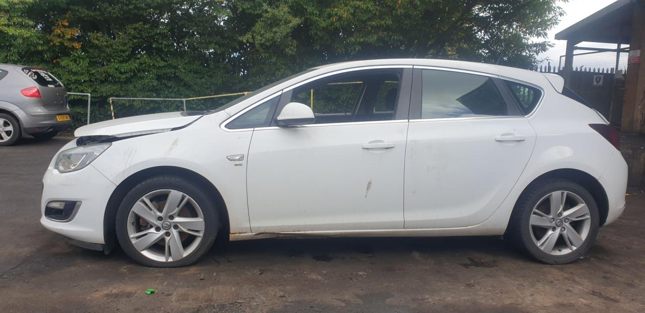 Opel Astra J рест. 2013