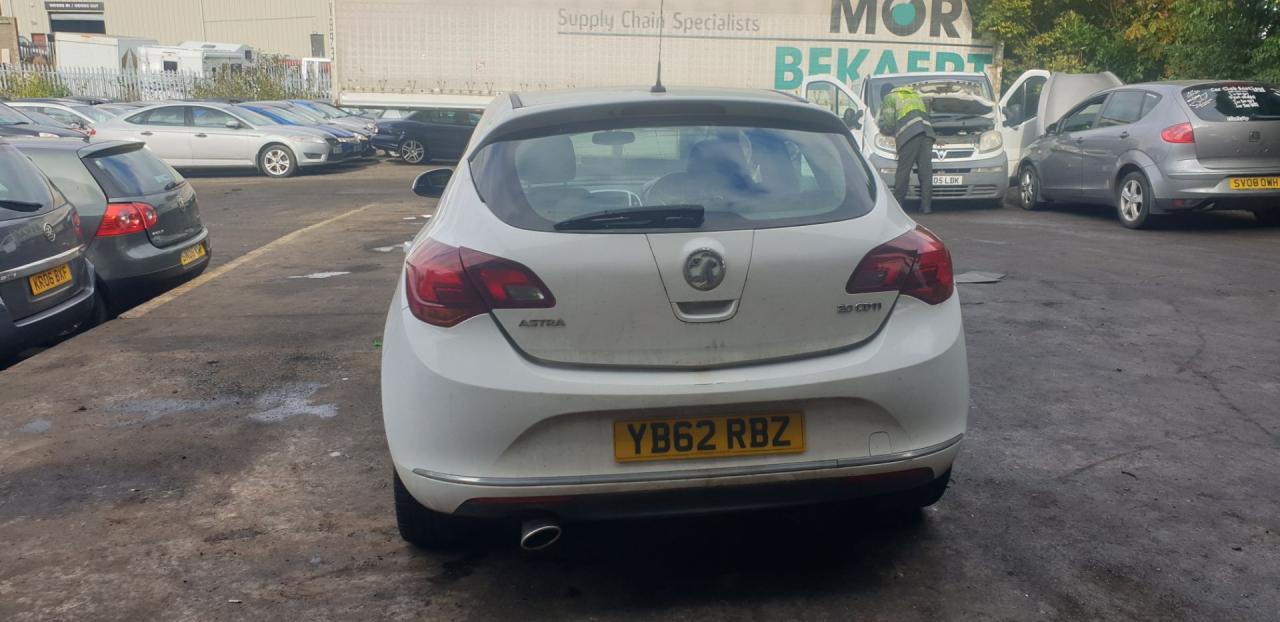 Opel Astra J рест. 2013