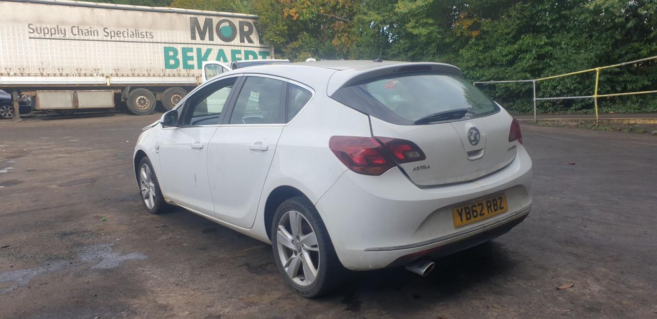 Opel Astra J рест. 2013