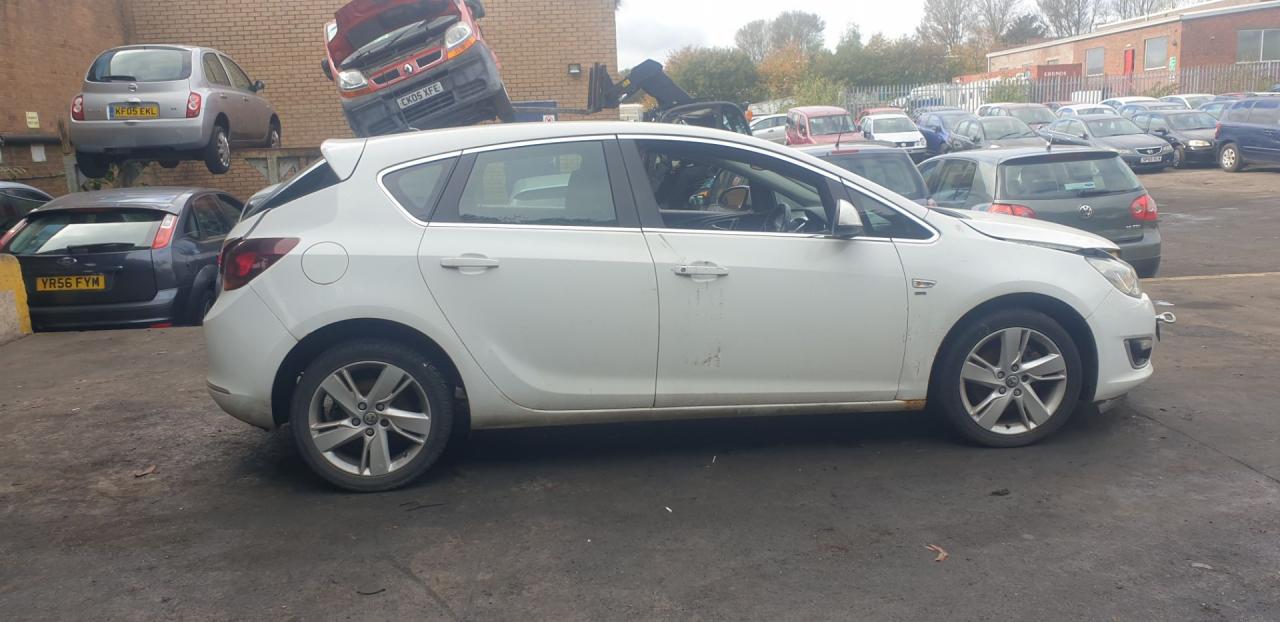 Opel Astra J рест. 2013